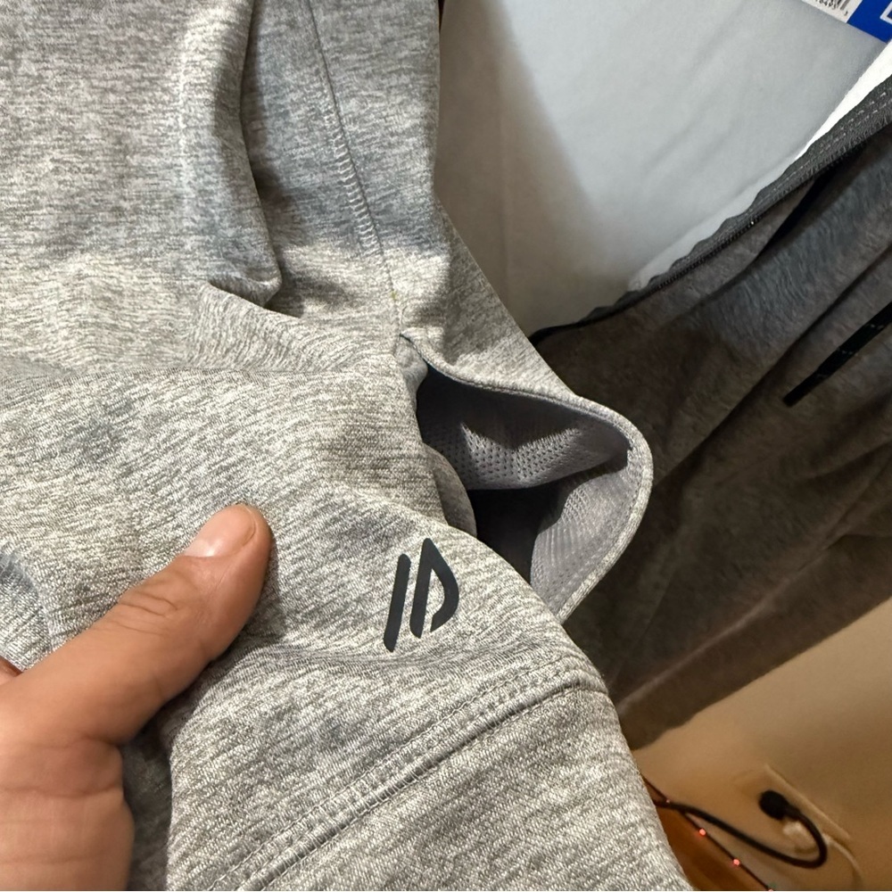 Eddie Bauer Men's Heather Gray Zip-Up Sweater - Picture 5 of 7